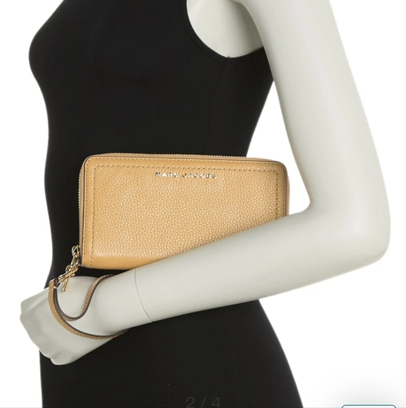 Marc Jacobs Pebbled Leather Large Wristlet Wallet Ice coffe NWT. - Picture 4 of 8